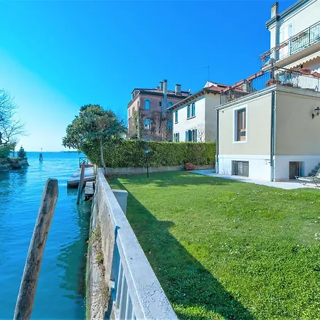 Une, Garden, And Culture