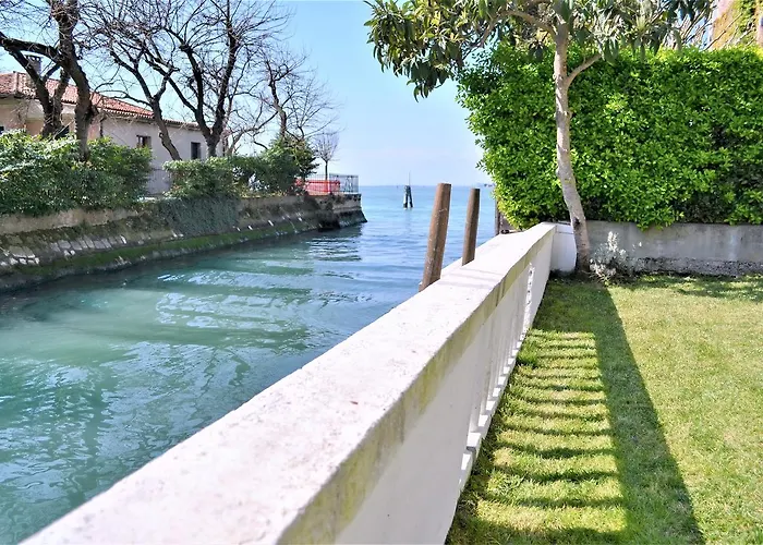 Une, Garden, And Culture Сasa de vacaciones