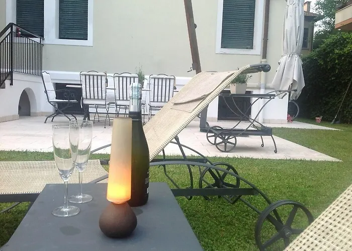 Une, Garden, And Culture Сasa de vacaciones