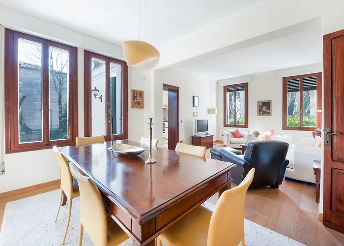 Une, Garden, And Culture Сasa de vacaciones