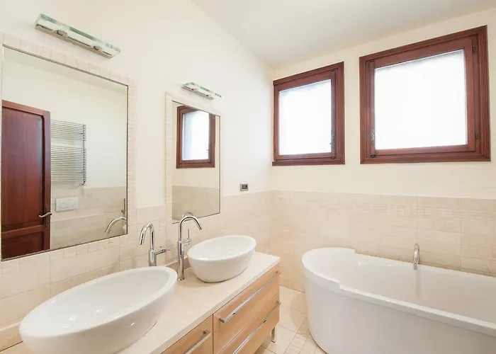 Une, Garden, And Culture Сasa de vacaciones Lido de Venecia