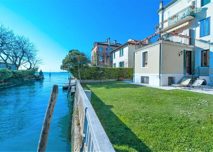 Une, Garden, And Culture