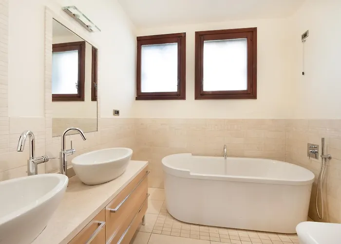 Сasa de vacaciones Une, Garden, And Culture Lido de Venecia